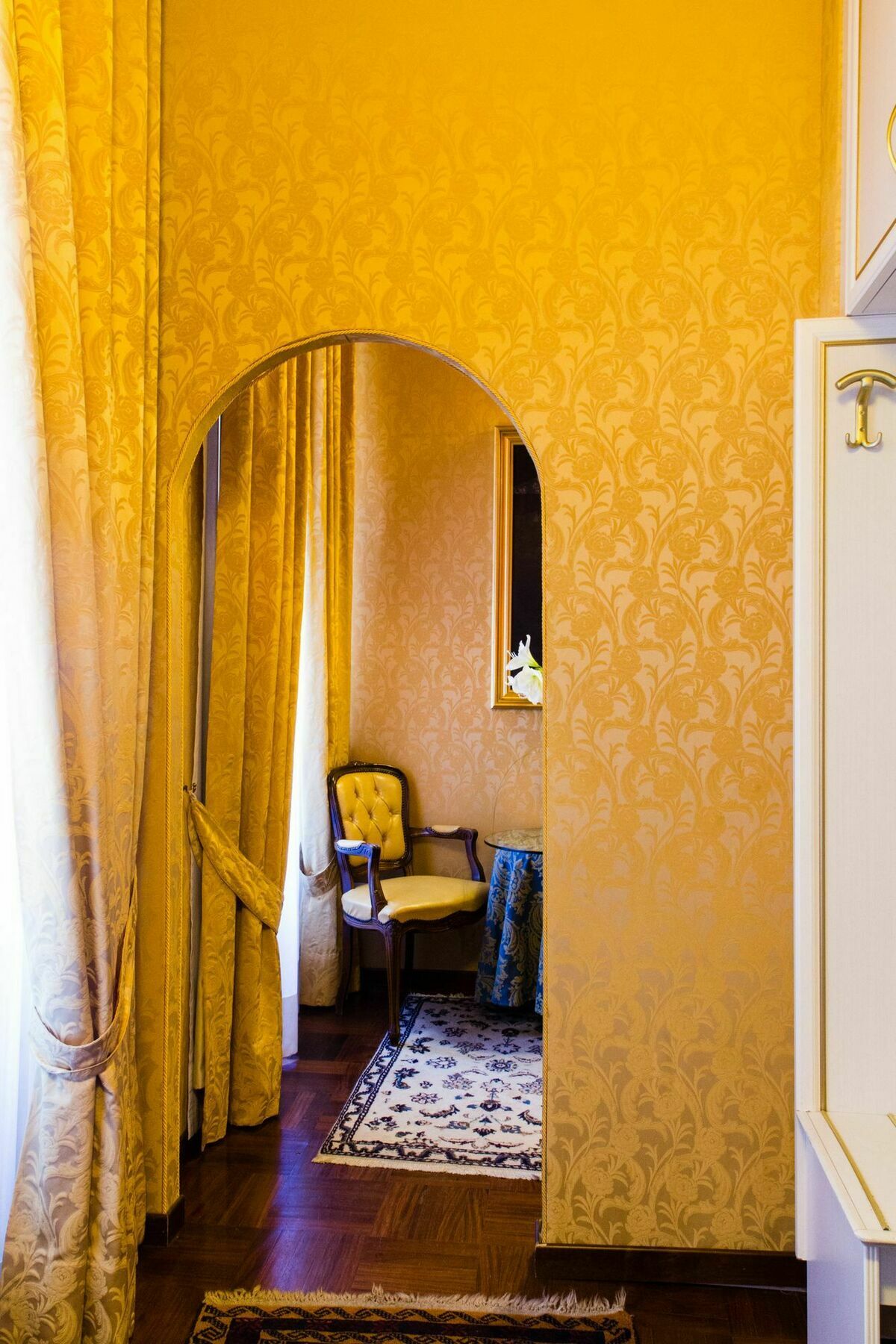 Canova Rooms In Spanish Steps Рим Екстер'єр фото